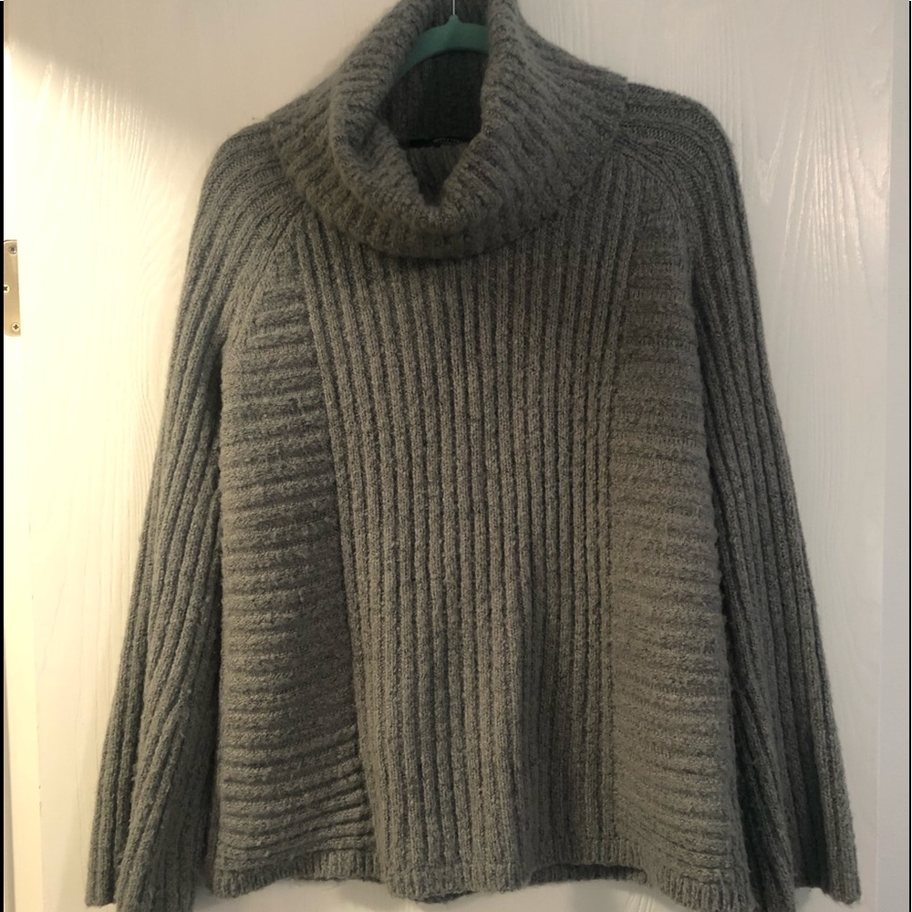 Simply Vera Gray turtle neck sweater Size M